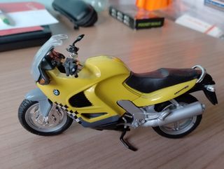 Moto BMW a escala 1/18