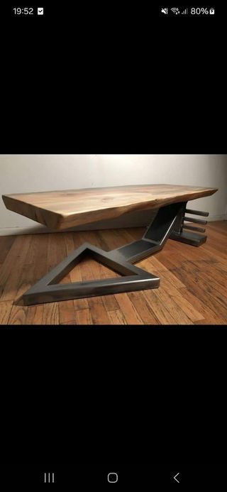 Se fabrican mesas a medida.