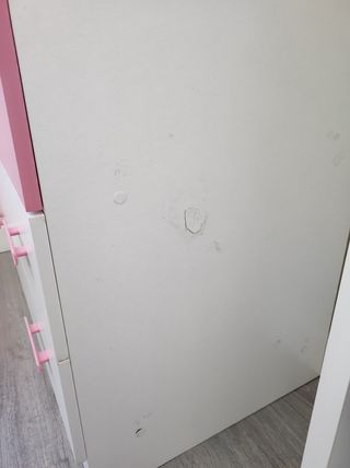 Armario, escritorio y canapé rosa