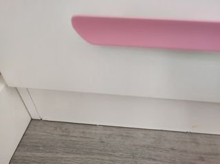 Armario, escritorio y canapé rosa