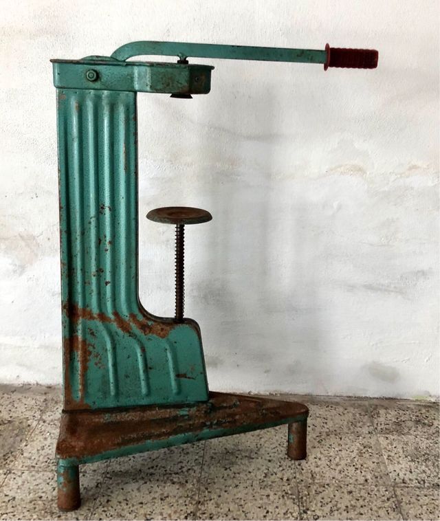 Tappatrice per tappi in sughero