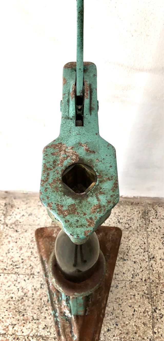 Tappatrice per tappi in sughero