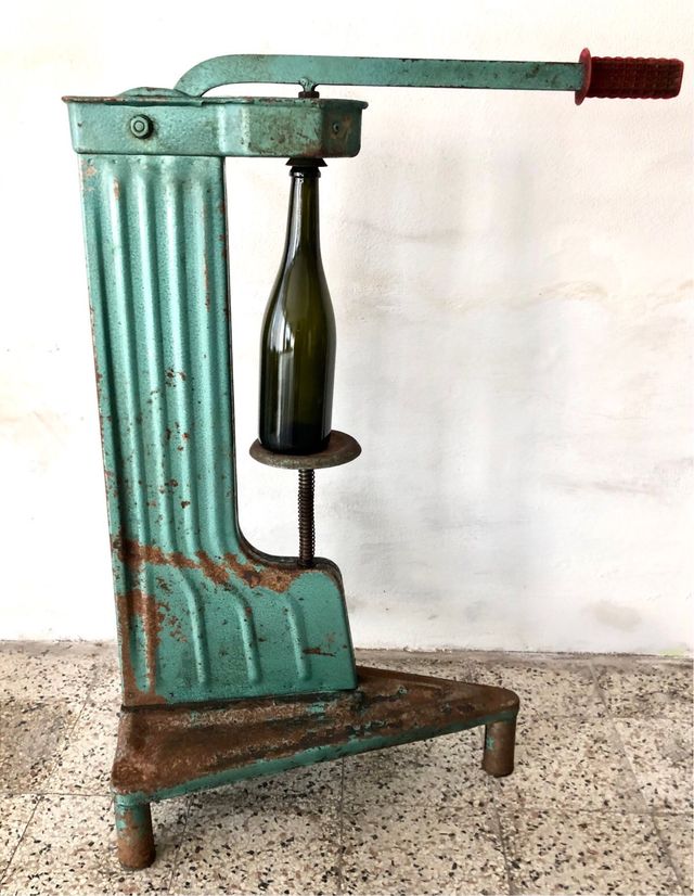 Tappatrice per tappi in sughero