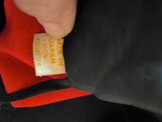 Kimono japonés negro con bordados