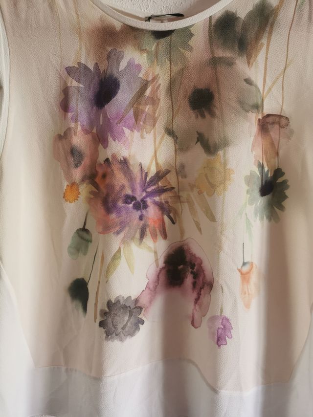 Top de chica talla L de Zara.