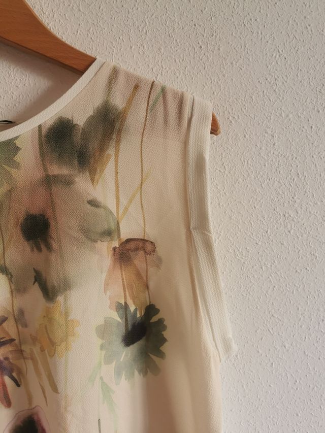 Top de chica talla L de Zara.