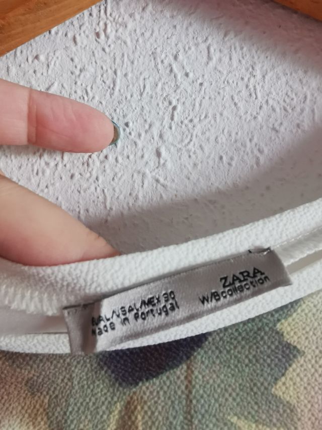 Top de chica talla L de Zara.