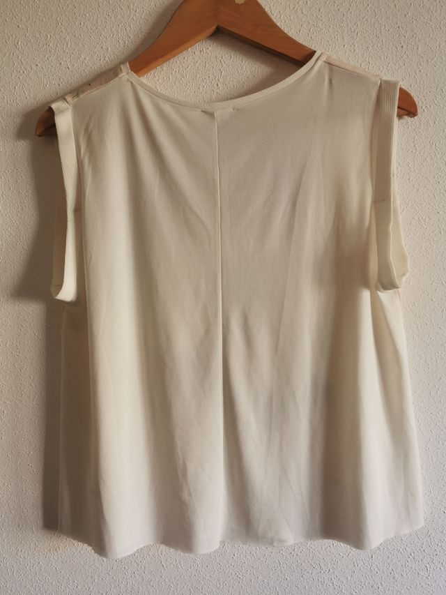 Top de chica talla L de Zara.