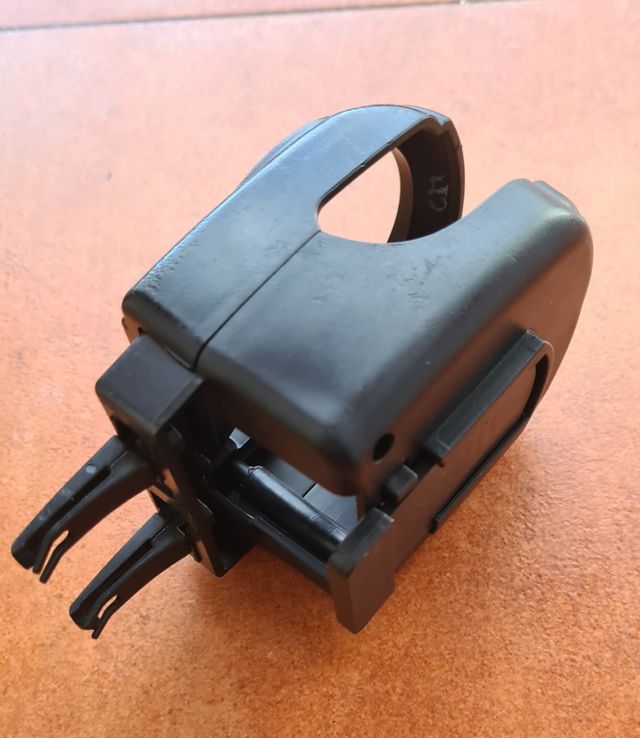 Soporte bebida para rejilla automóviles