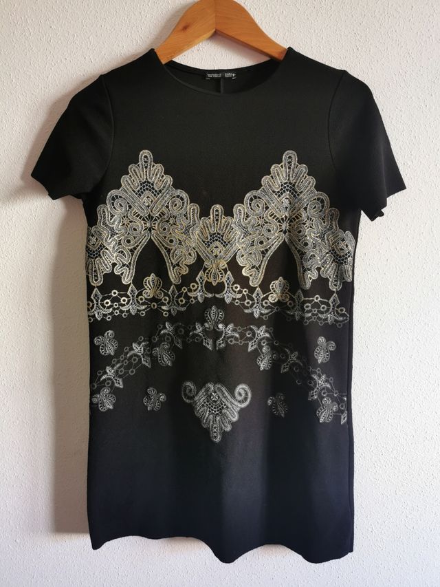 Vestido de chica talla M de Zara.