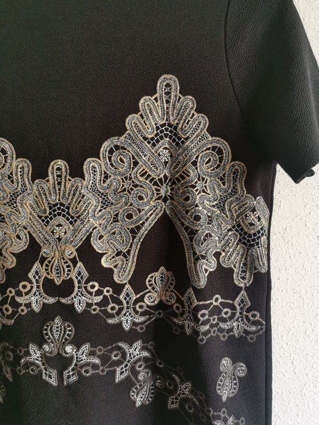 Vestido de chica talla M de Zara.