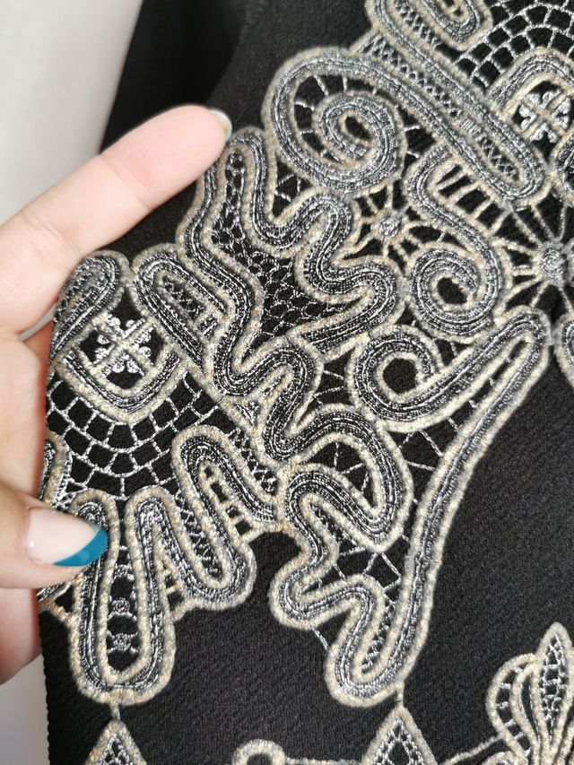 Vestido de chica talla M de Zara.