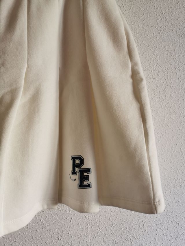 Falda de chica talla L de Primark.