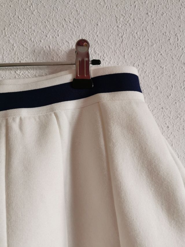 Falda de chica talla L de Primark.