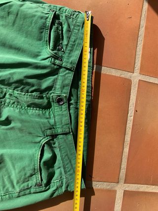 Pantalón marca Gas.