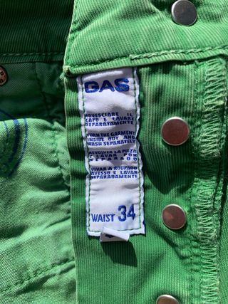 Pantalón marca Gas.
