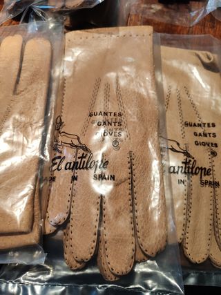 Guantes de piel marron claro. Nuevos
