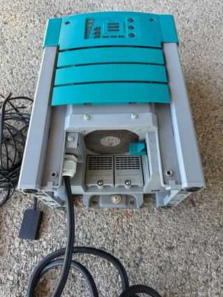 Cargador de baterias Mastervolt 12/50  - 12V