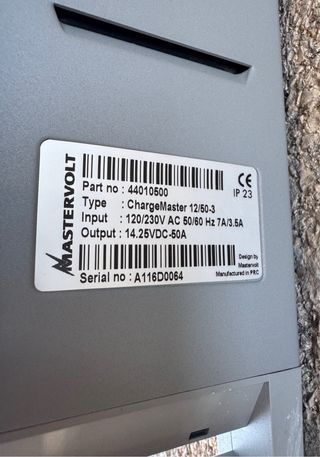 Cargador de baterias Mastervolt 12/50  - 12V