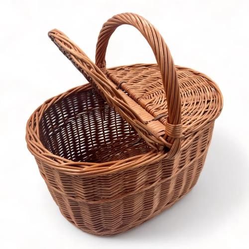 Cesta de mimbre con tapas.