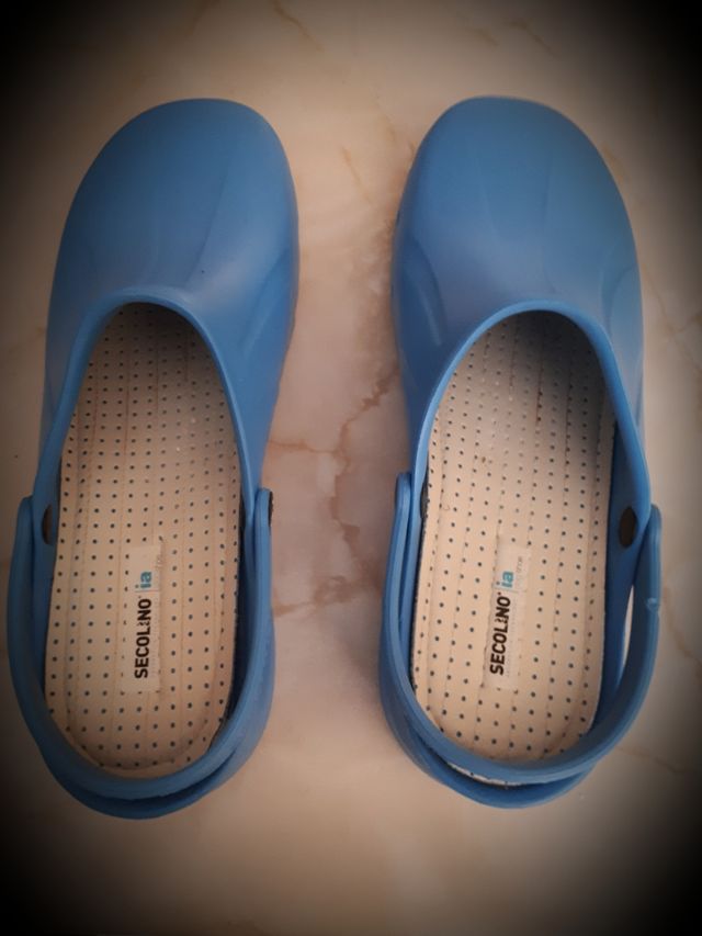 Zuecos sanitario profesionales Secolino de segunda mano por 10 EUR