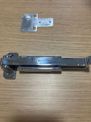 Cerrojo retenedor de puerta