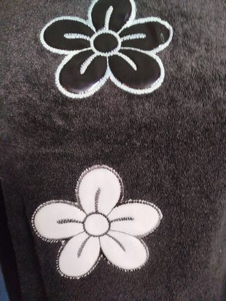 Camiseta negra con flores talla 42