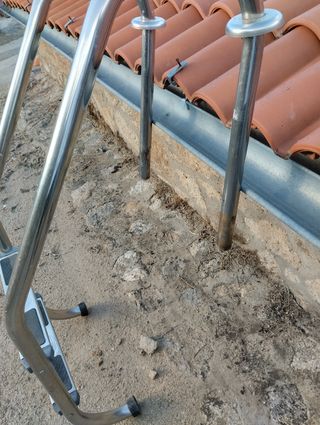 Escalera de piscina de 2 peldaños