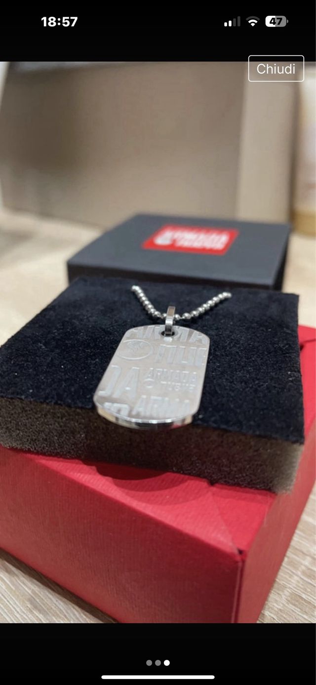 Collana con Armada nueva