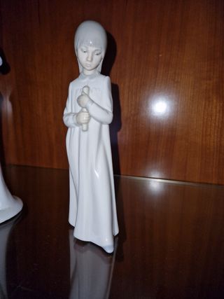 Preciosa figura de porcelana china
