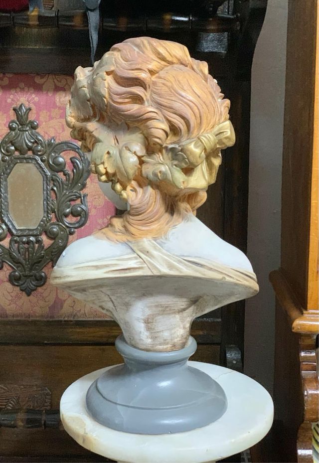 BUSTO DE LA HIJA DE BACO