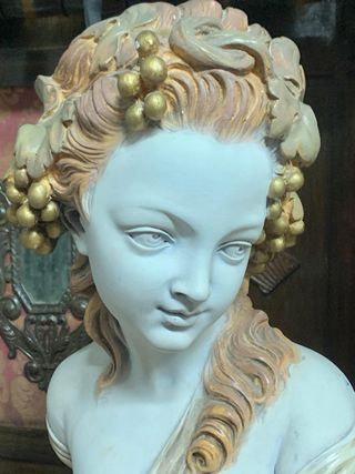 BUSTO DE LA HIJA DE BACO