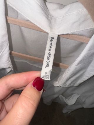 Camisa blanca de Bershka