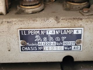 Radio antigua Askar 1220-A