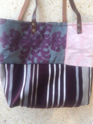 Bolso tote nuevo de terciopelo. 