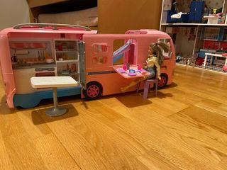 Barbie autocaravana . Regalo dos Barbies