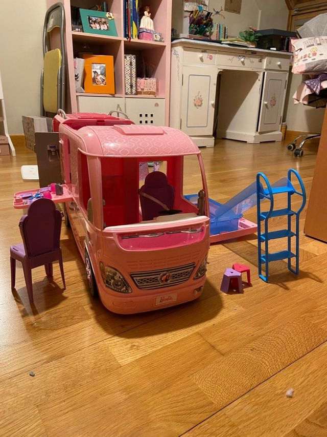 Barbie autocaravana . Regalo dos Barbies