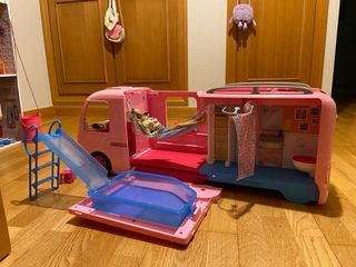 Barbie autocaravana . Regalo dos Barbies
