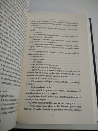 Leopardo Negro, Lobo Rojo