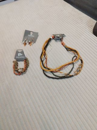 Conjunto de collar, pulsera y pendientes