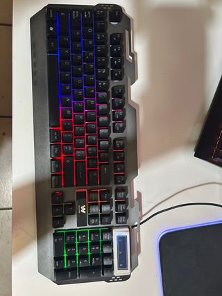 Teclado marca Woxter