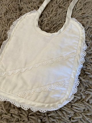 CONJUNTO 2 ARRULLOS Y 3 BABEROS