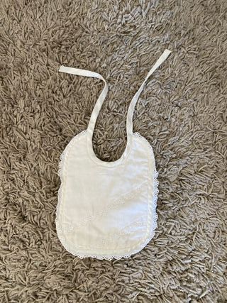 CONJUNTO 2 ARRULLOS Y 3 BABEROS