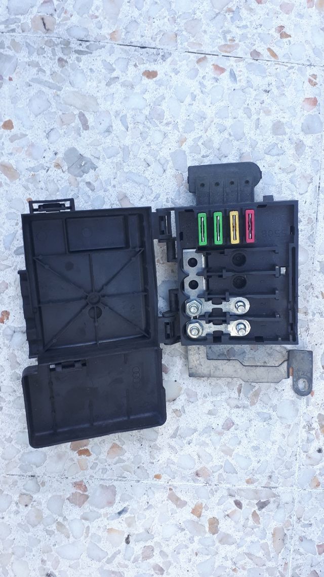 Caixa de fusíveis bateria VW Polo 2000