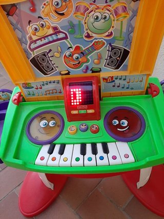 Pupitre escritorio piano fisher price
