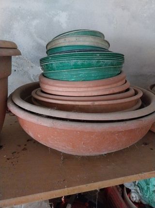 Vasi e sottovasi in plastica