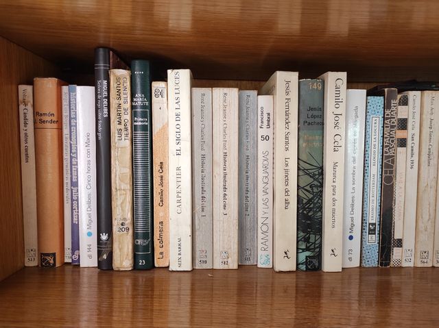 Libros, varios géneros literarios