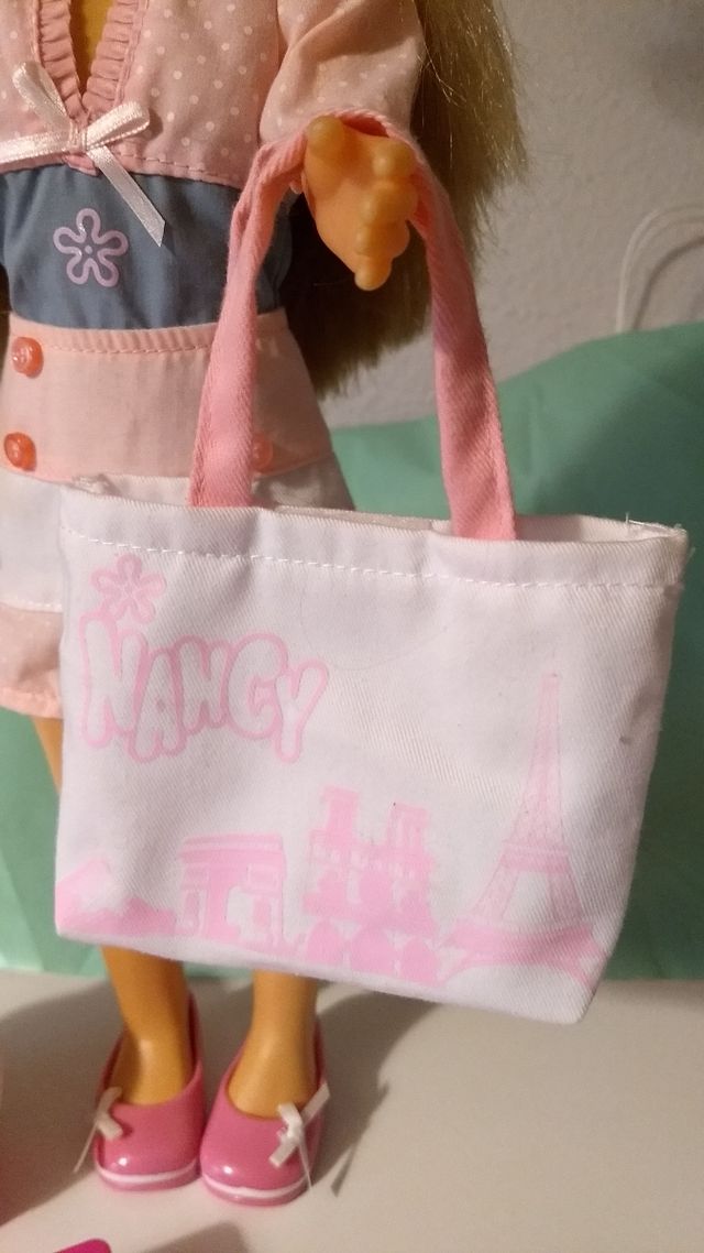 Nancy viaja a París