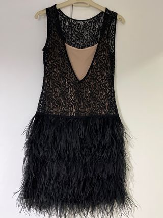 Vestido de fiesta plumas.