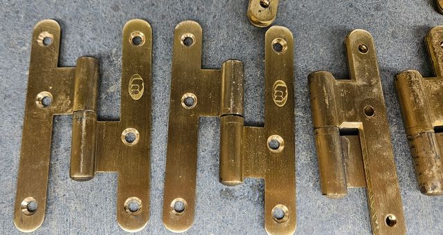 Pernio izquierda latón 10cm 8/u.